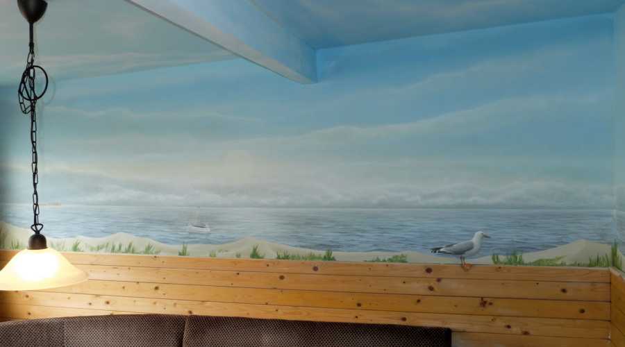 Sitzecke mit Wandbild